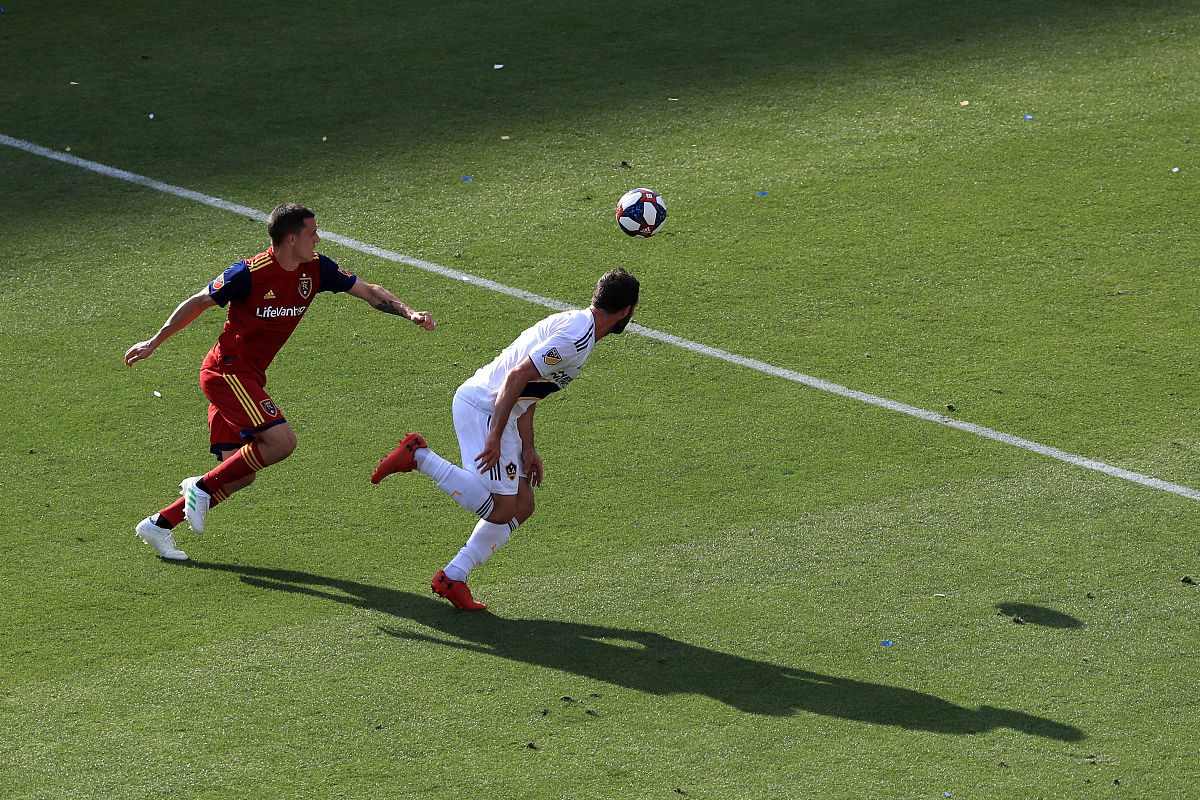 C罗连续七场比赛得分超过险胜,日本队不断突破!